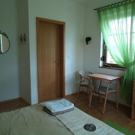 Lipizzaner Lodge Guest House Postojna Kamer foto