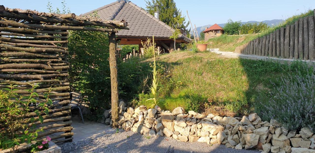 Lipizzaner Lodge Guest House Postojna Buitenkant foto