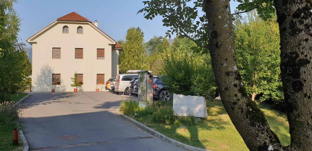 Lipizzaner Lodge Guest House Postojna Buitenkant foto