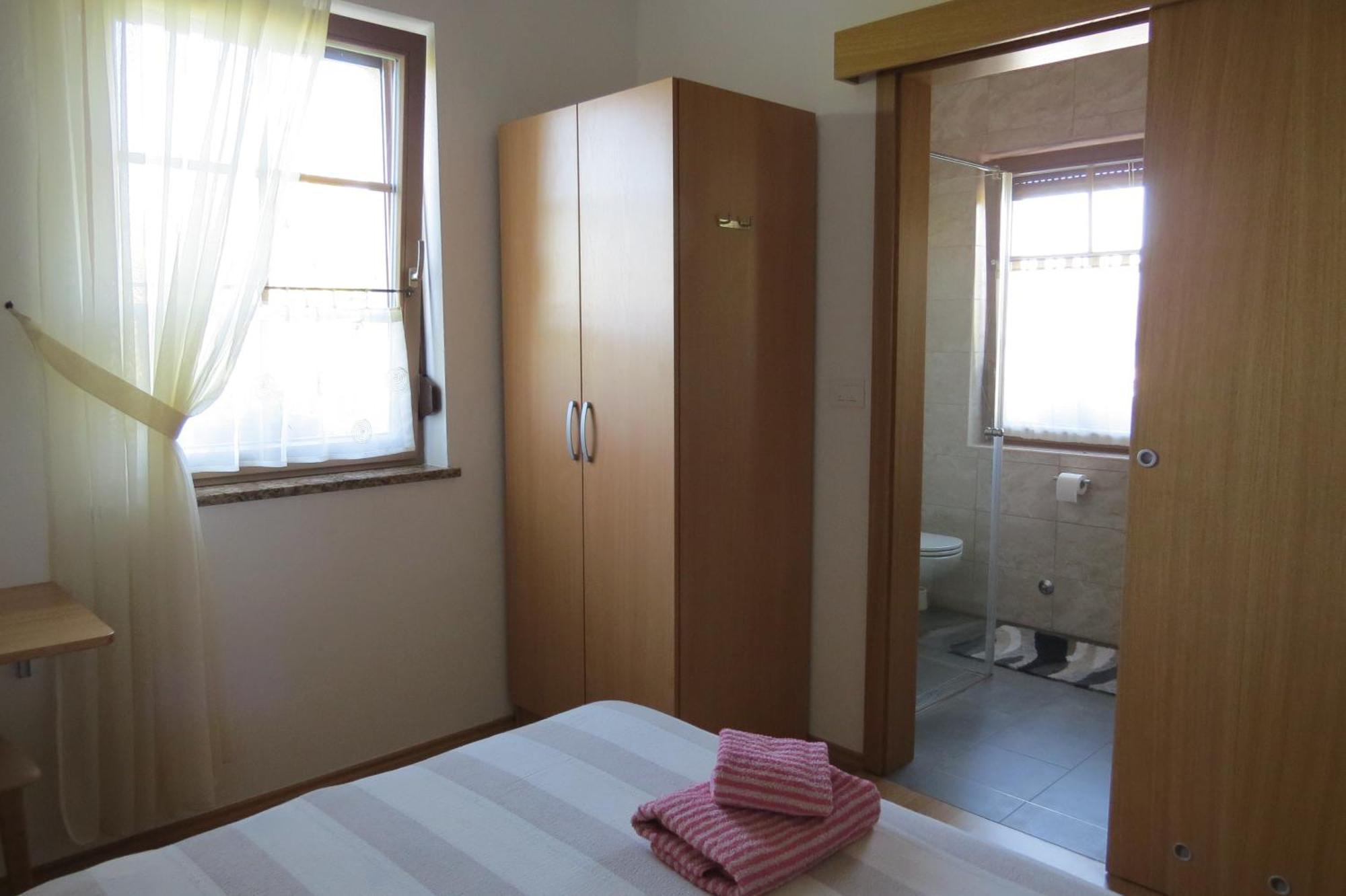 Lipizzaner Lodge Guest House Postojna Kamer foto
