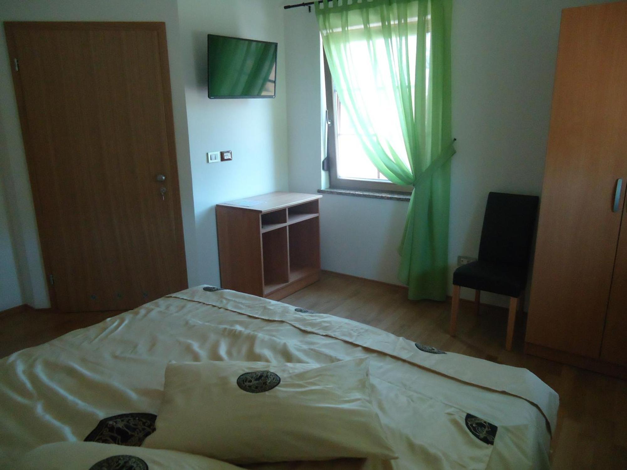 Lipizzaner Lodge Guest House Postojna Kamer foto