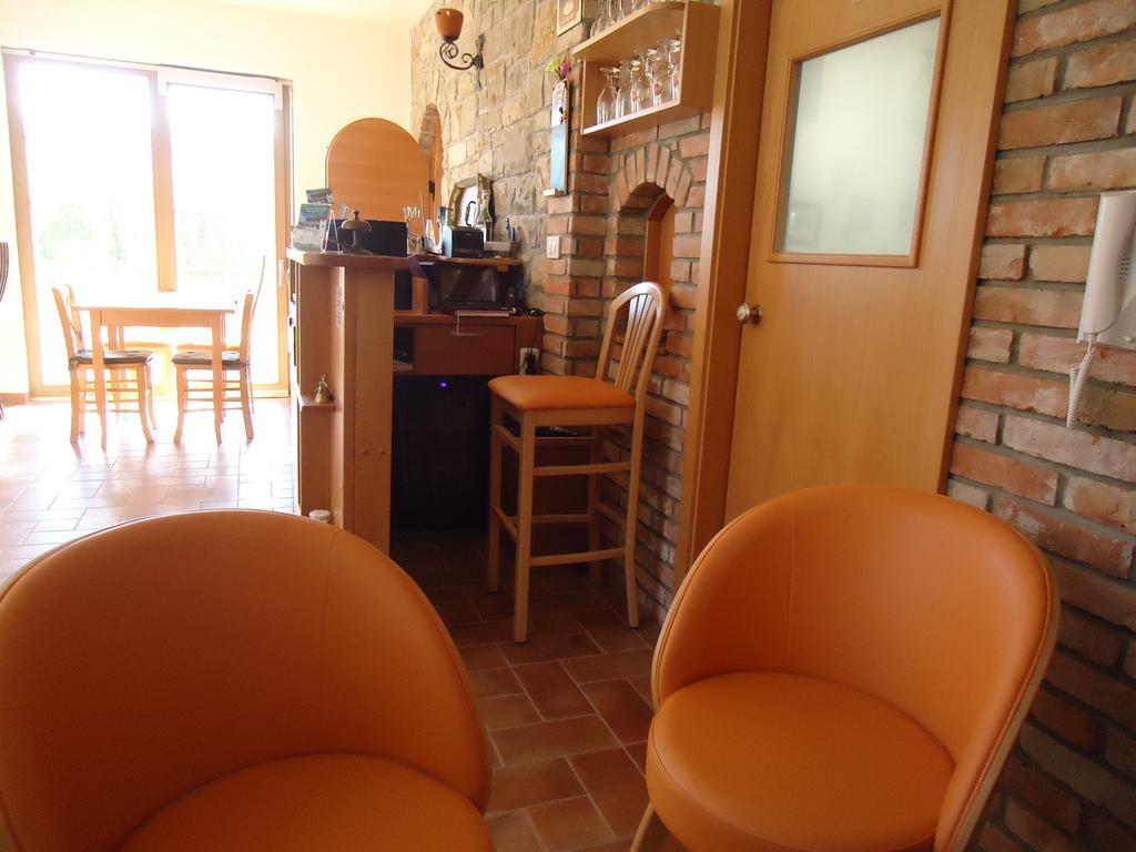 Lipizzaner Lodge Guest House Postojna Buitenkant foto